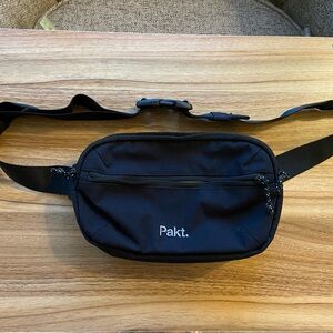 Pakt Everyday 3L Sling in black